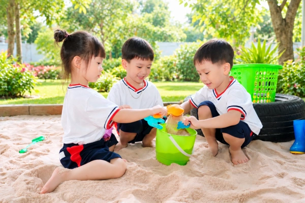 Triển khai hoạt động giáo dục thông qua vui chơi